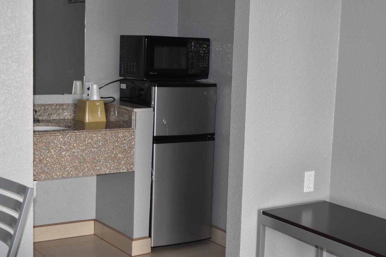 Woodfield Inn And Suites Yoakum ภายนอก รูปภาพ
