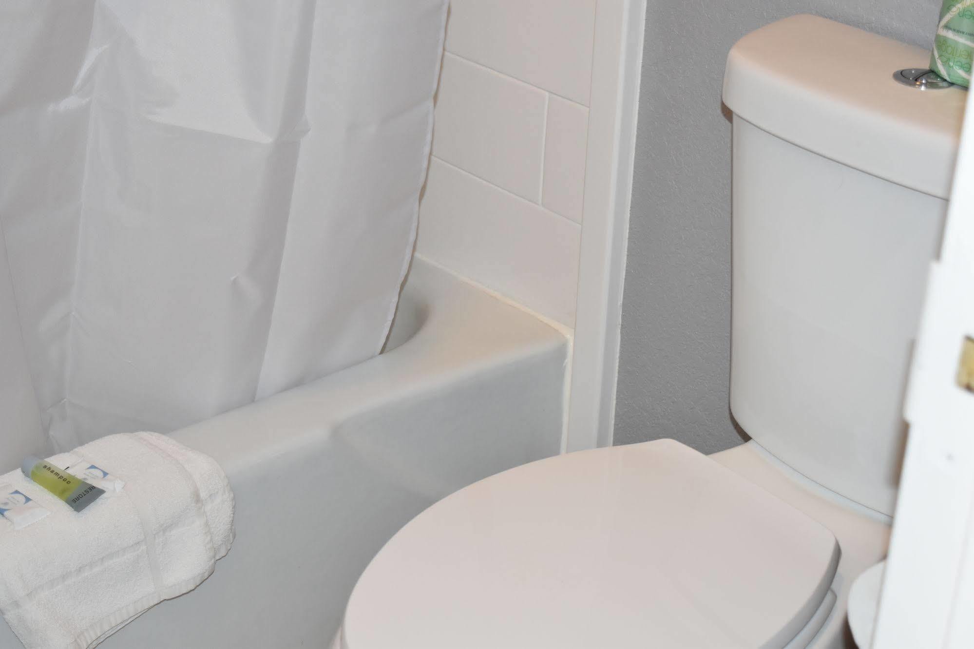 Woodfield Inn And Suites Yoakum ภายนอก รูปภาพ